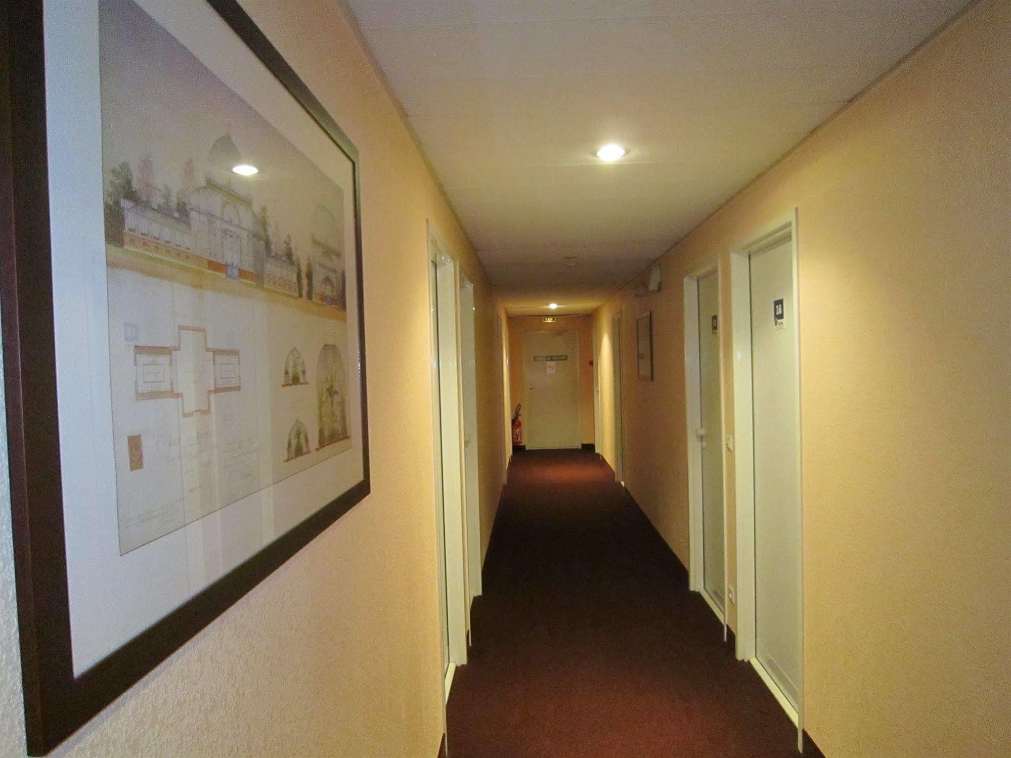 Quick Palace Nantes La Beaujoire Exterior foto A corridor at the hotel